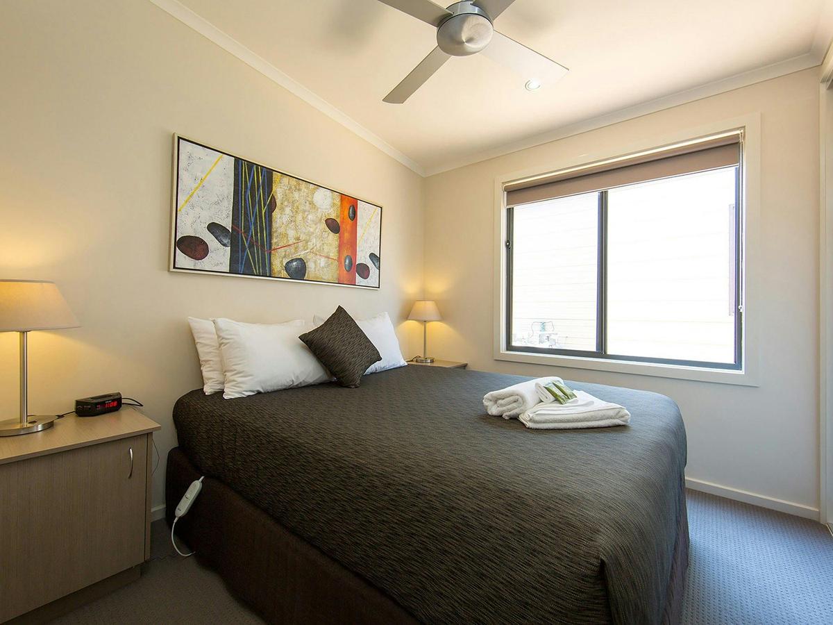 Deluxe 3 Bedroom Cabin - Sleeps 8