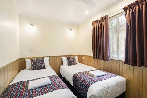 Deluxe Spa Cabin - Sleeps 4