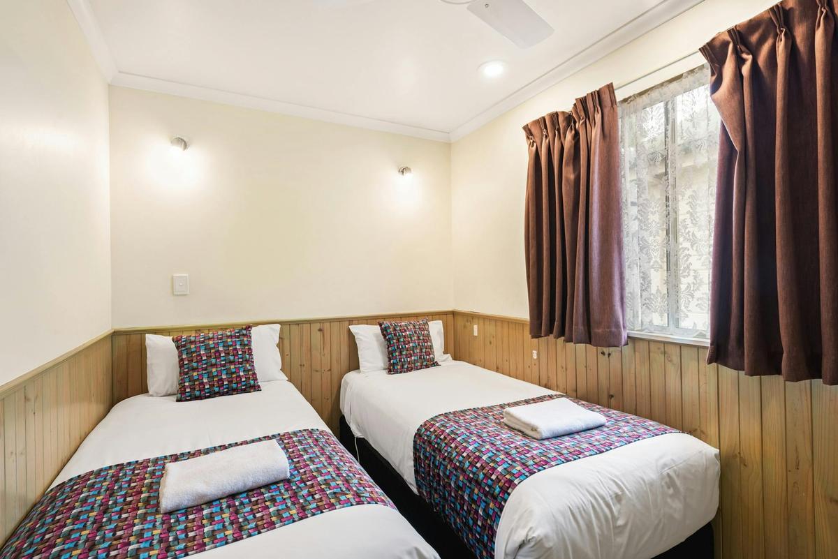 Deluxe Spa Cabin - Sleeps 4