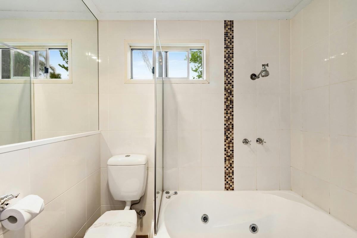Deluxe Spa Cabin - Sleeps 4