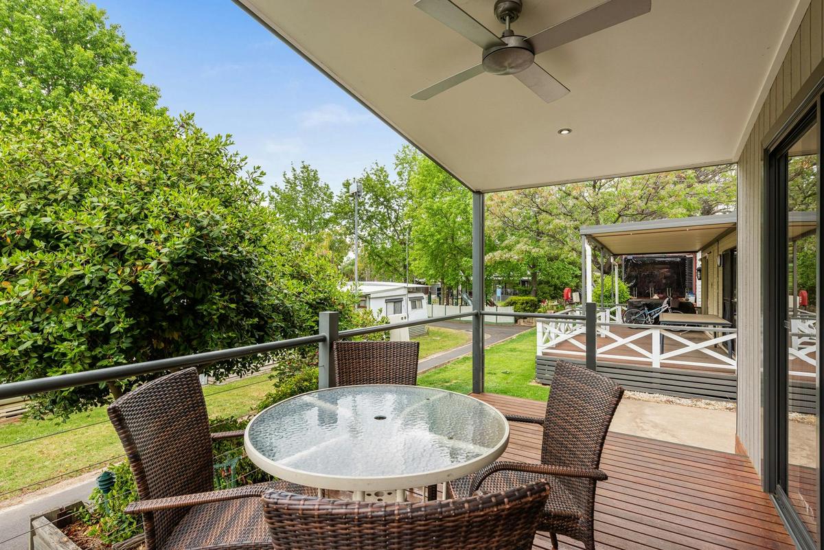 Deluxe Cabin - Sleeps 4