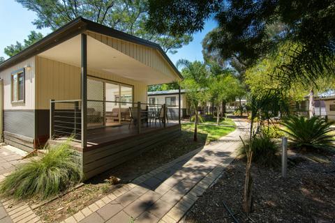 Deluxe 2 Bedroom Cabin - Sleeps 6