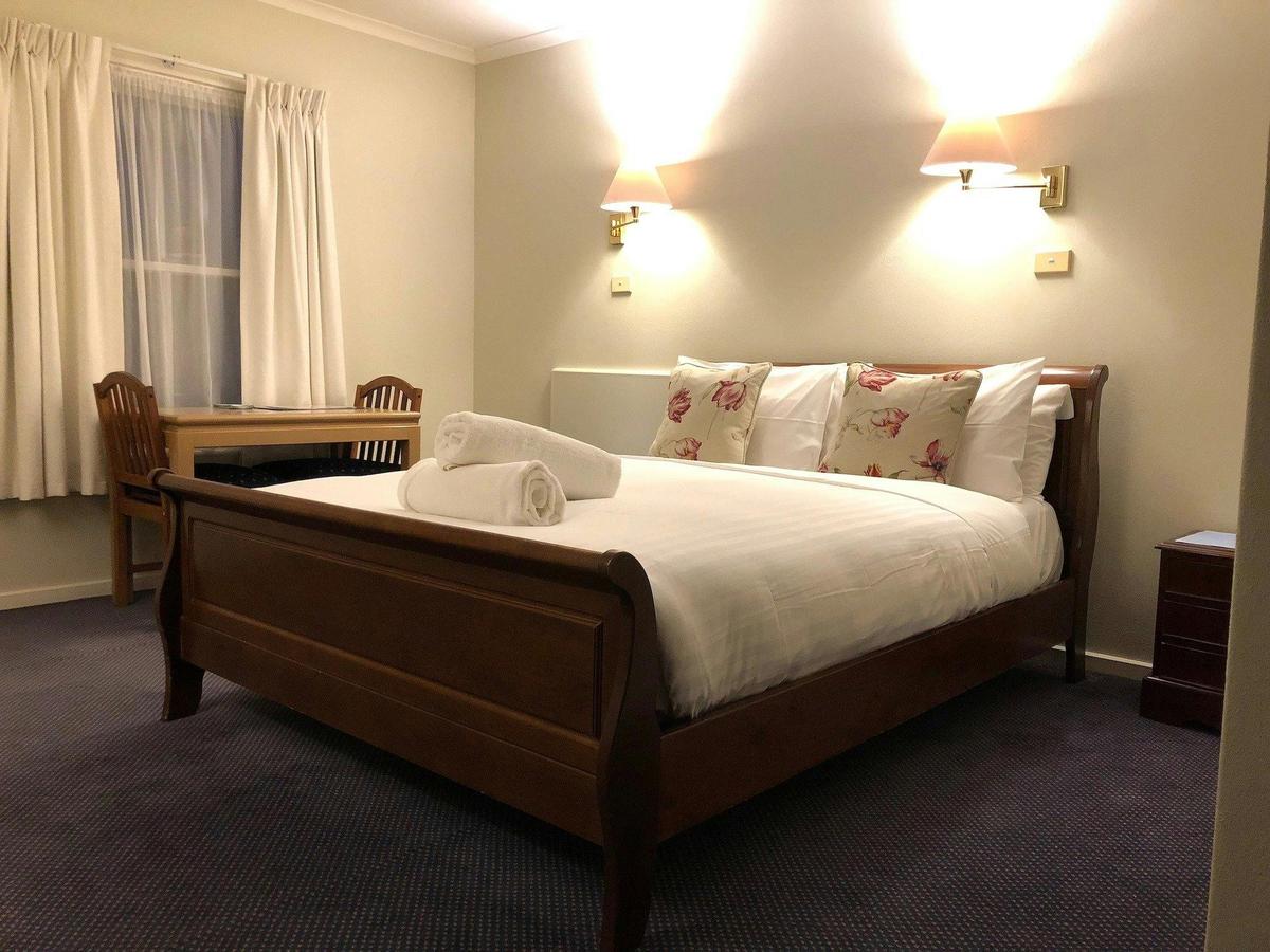 STANDARD ROOM 8 WITH STREETSCAPE VIEWS