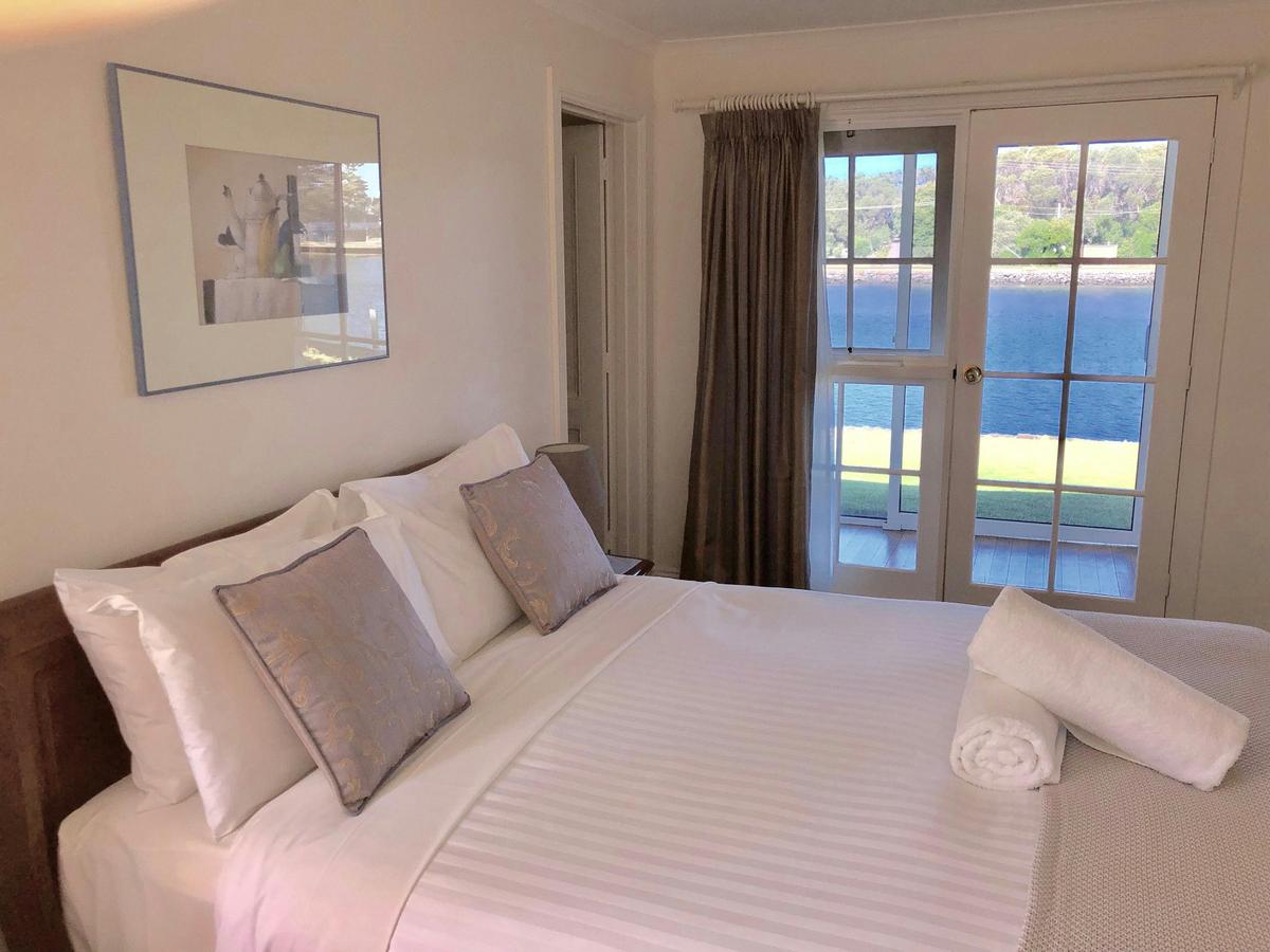 Riverbank - Queen Room Ensuite. No. 2