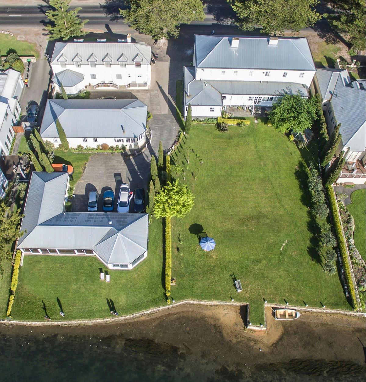 Douglas Riverside houses and shared riverbank garden grounds