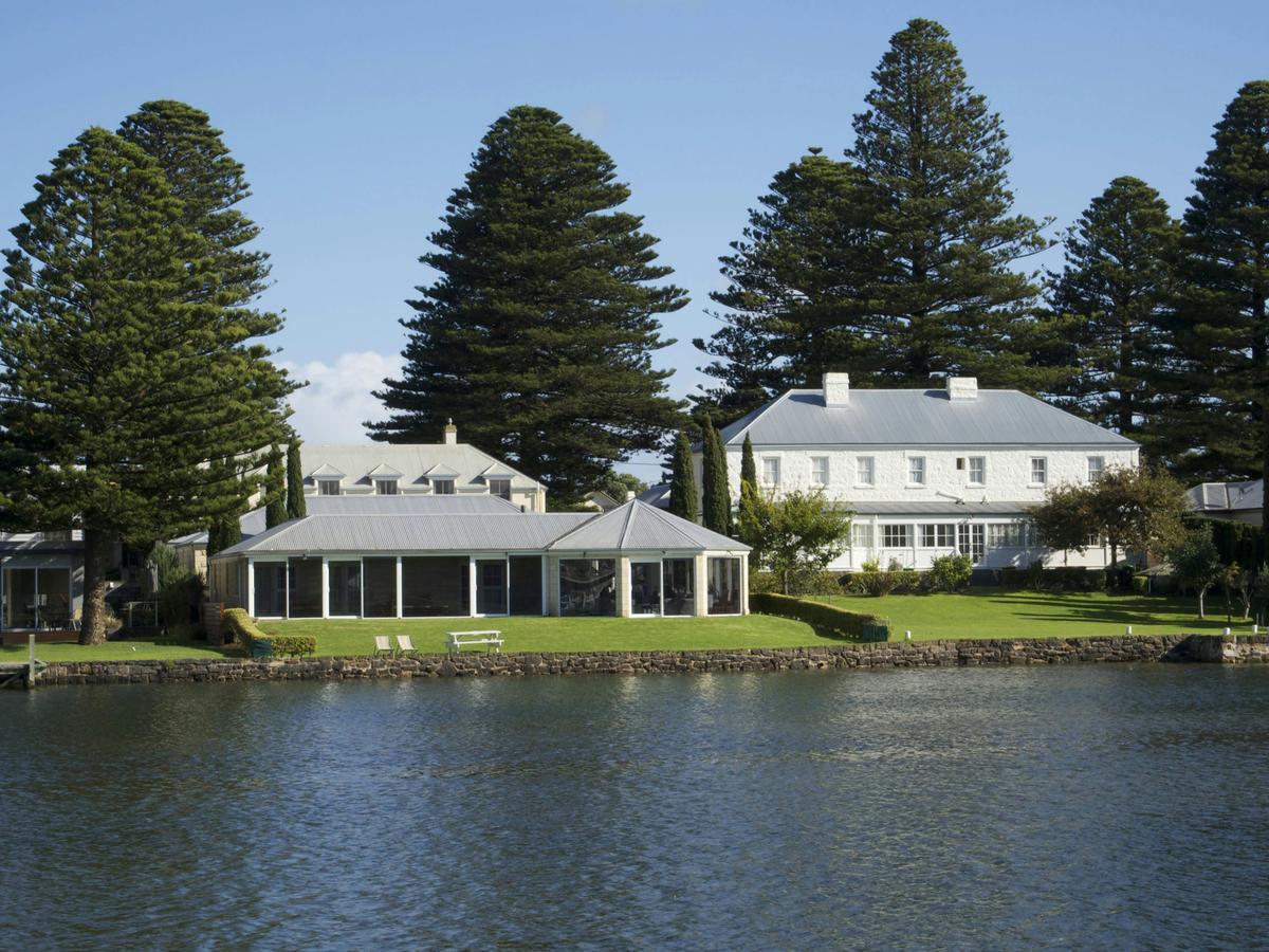 Douglas Riverside Hotel & Apartments