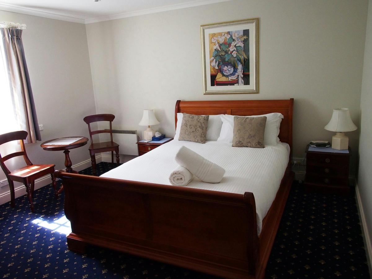 Douglas Riverside bedrooms all have sleigh beds