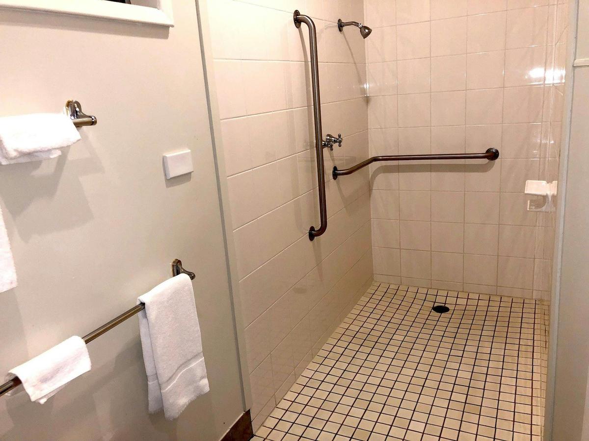 STUDIO APARTMENT WITH DISABILITY BATHROOM