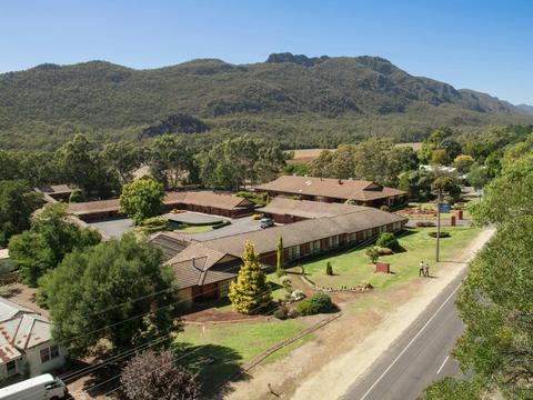 Country Plaza Halls Gap