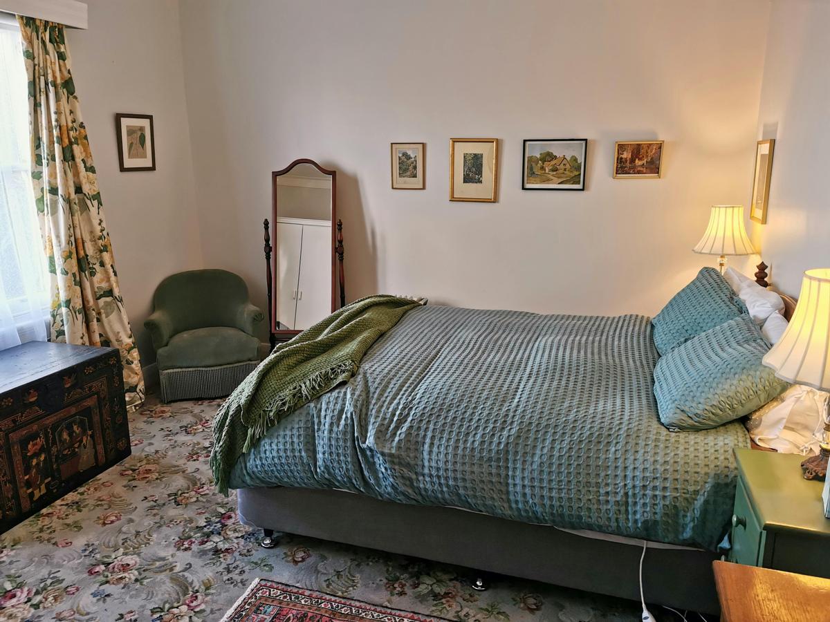 Queen bedroom