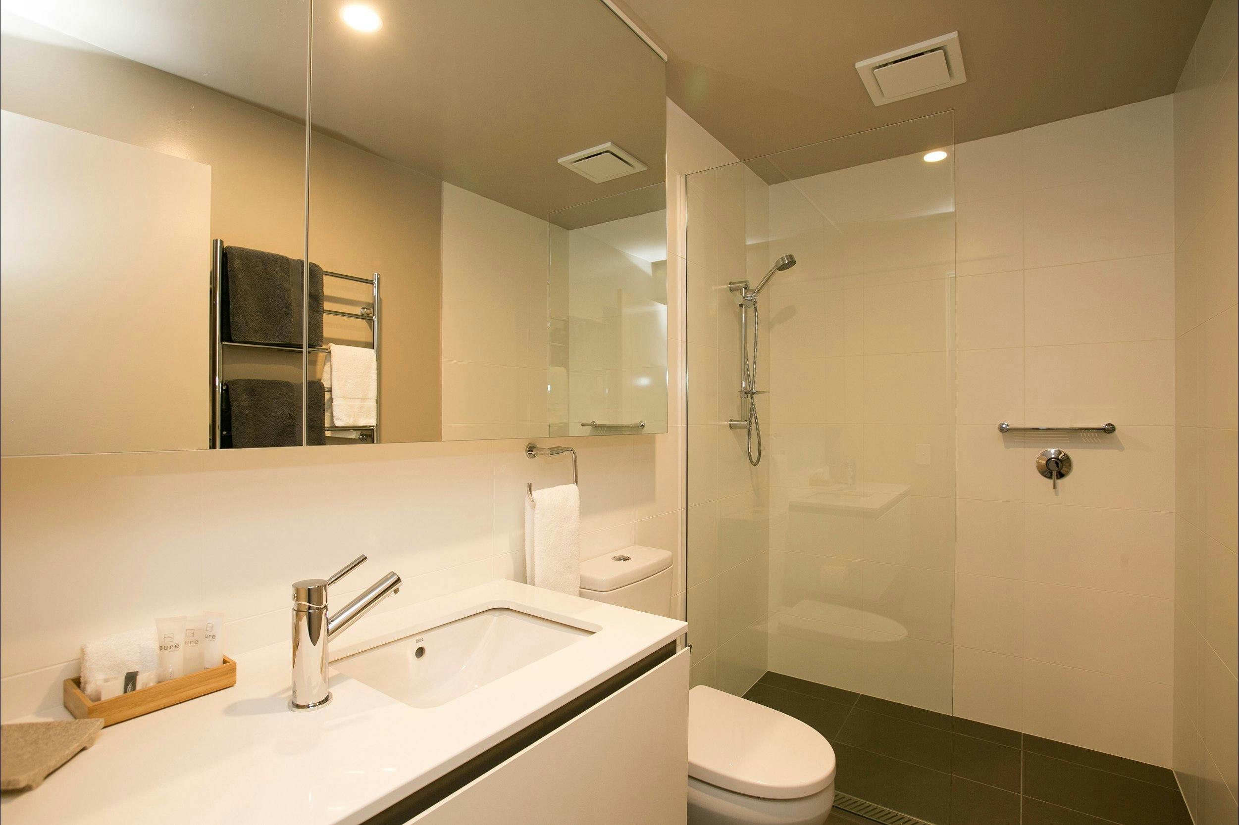 International Room - bathroom