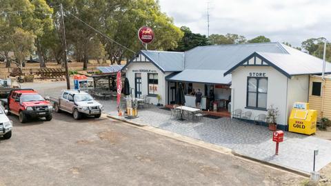 Dergholm Pub