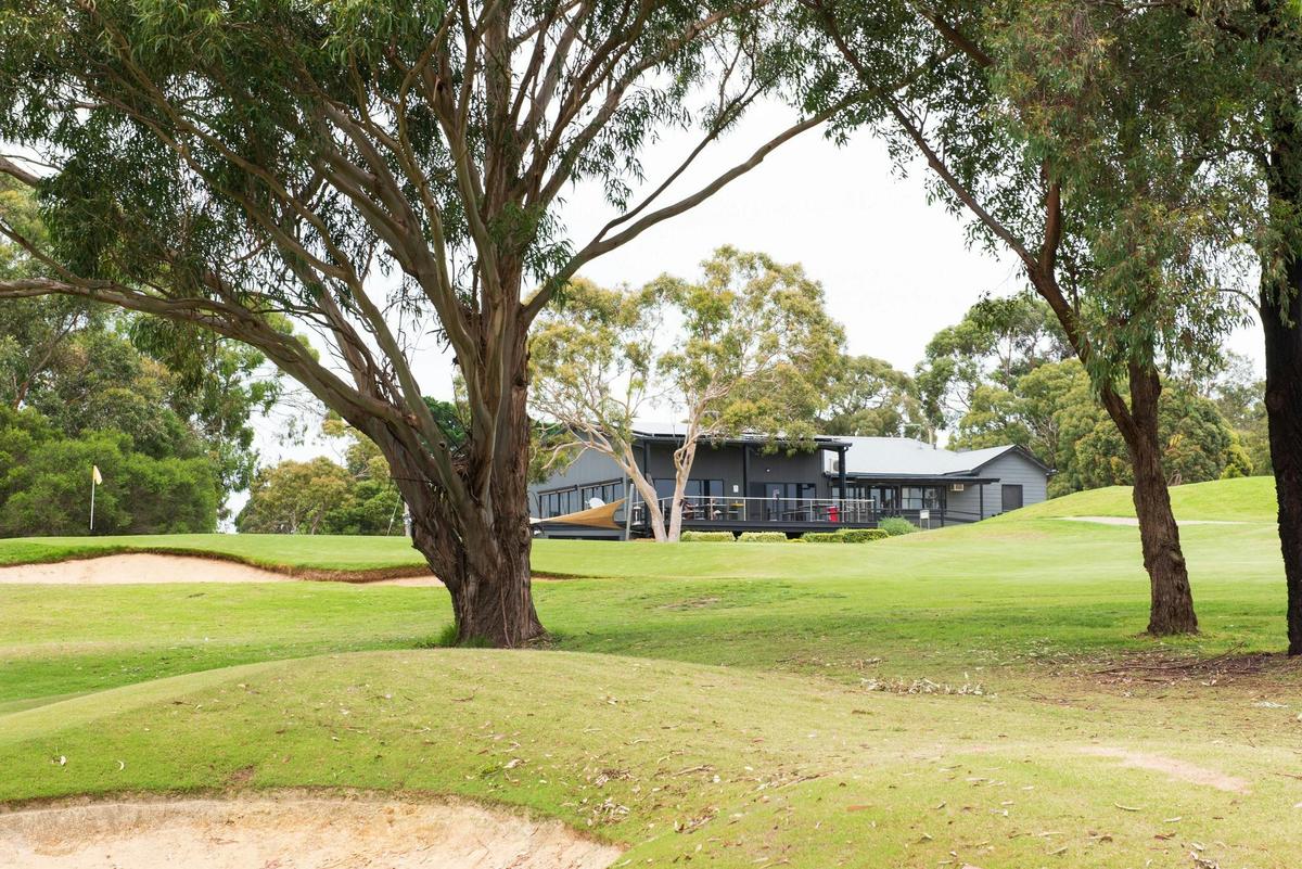Devilbend Golf Club Clubhouse