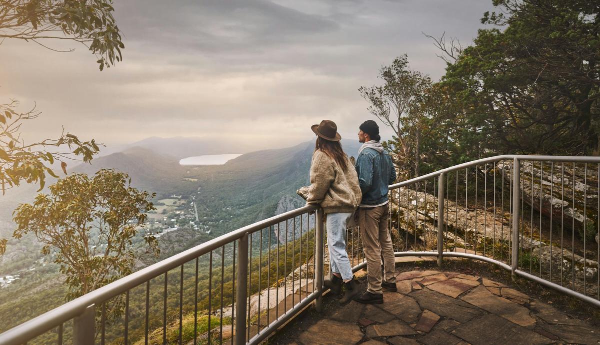 Private Day Trip to Nature's Wonderland Grampians Grandeur