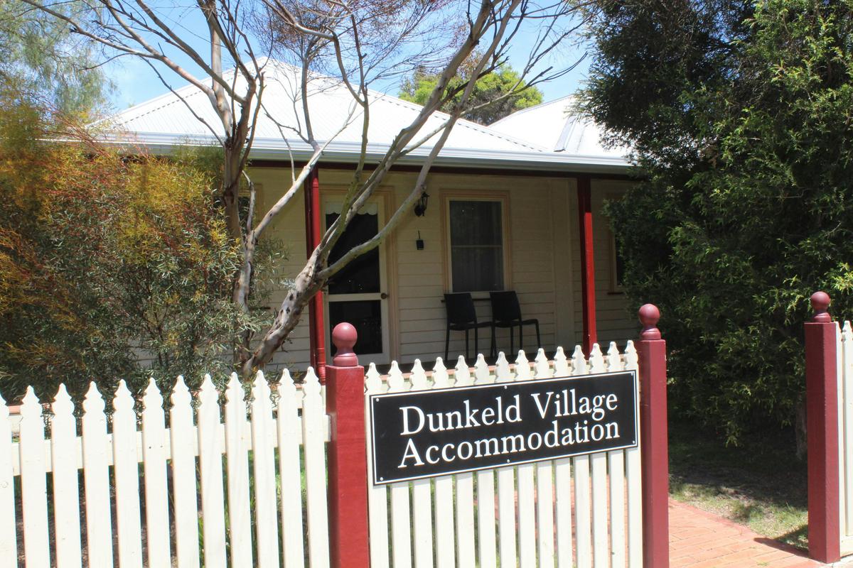 Street view Dunkeld Village