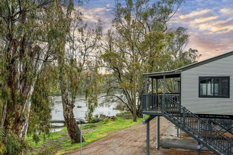 Superior Riverside Two Bedroom Cabin - Sleeps Five