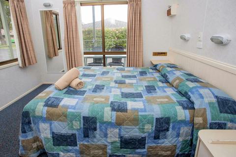 Discovery Parks - Warrnambool - Deluxe Family Cabin Balcony - 4 Berth