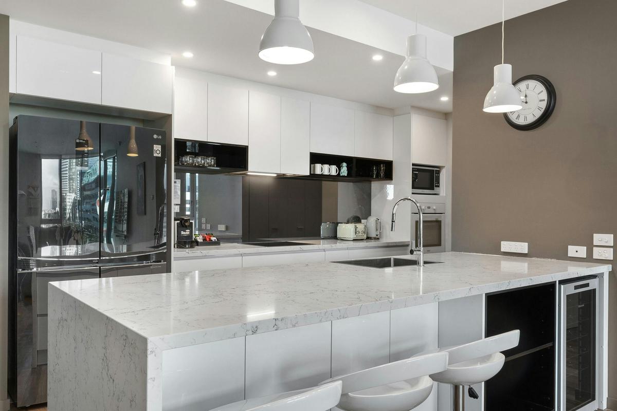 Executive Apartments - New Quay - 2 Bedroom 2 Bathroom VIP Marina View Apartment