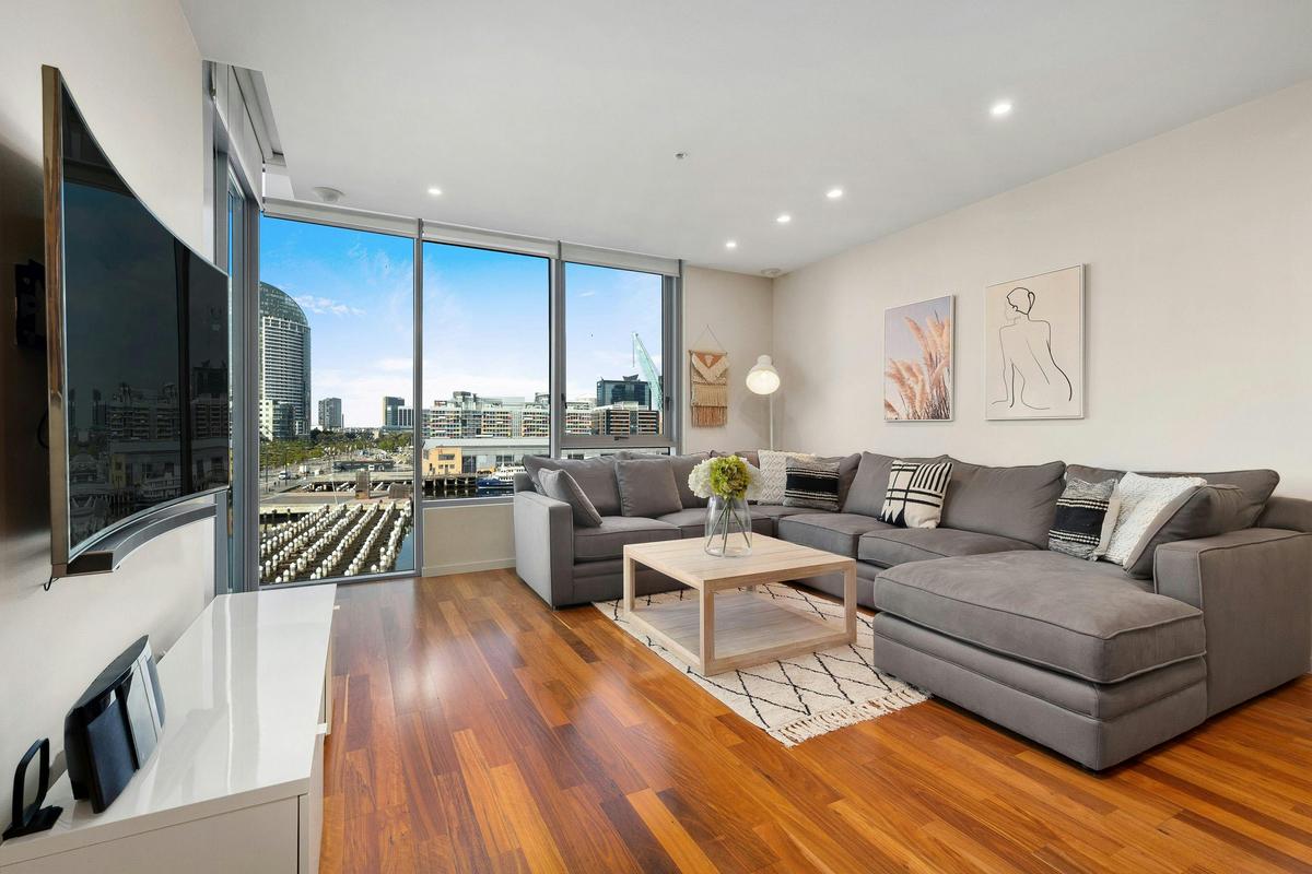 Executive Apartments - New Quay - 2 Bedroom 2 Bathroom VIP Marina View Apartment