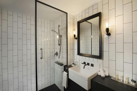 DoubleTree by Hilton Melbourne - Flinders Street