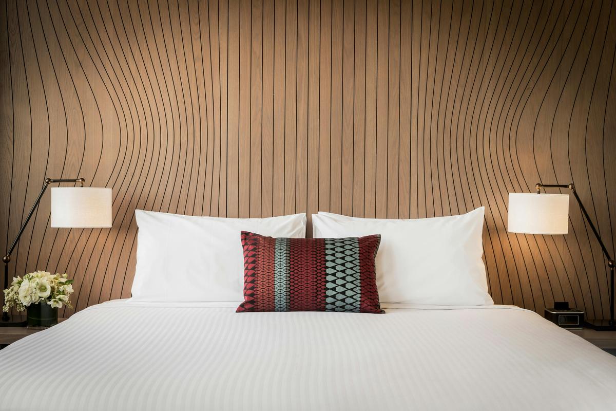 Queen room DoubleTree by Hilton Melbourne