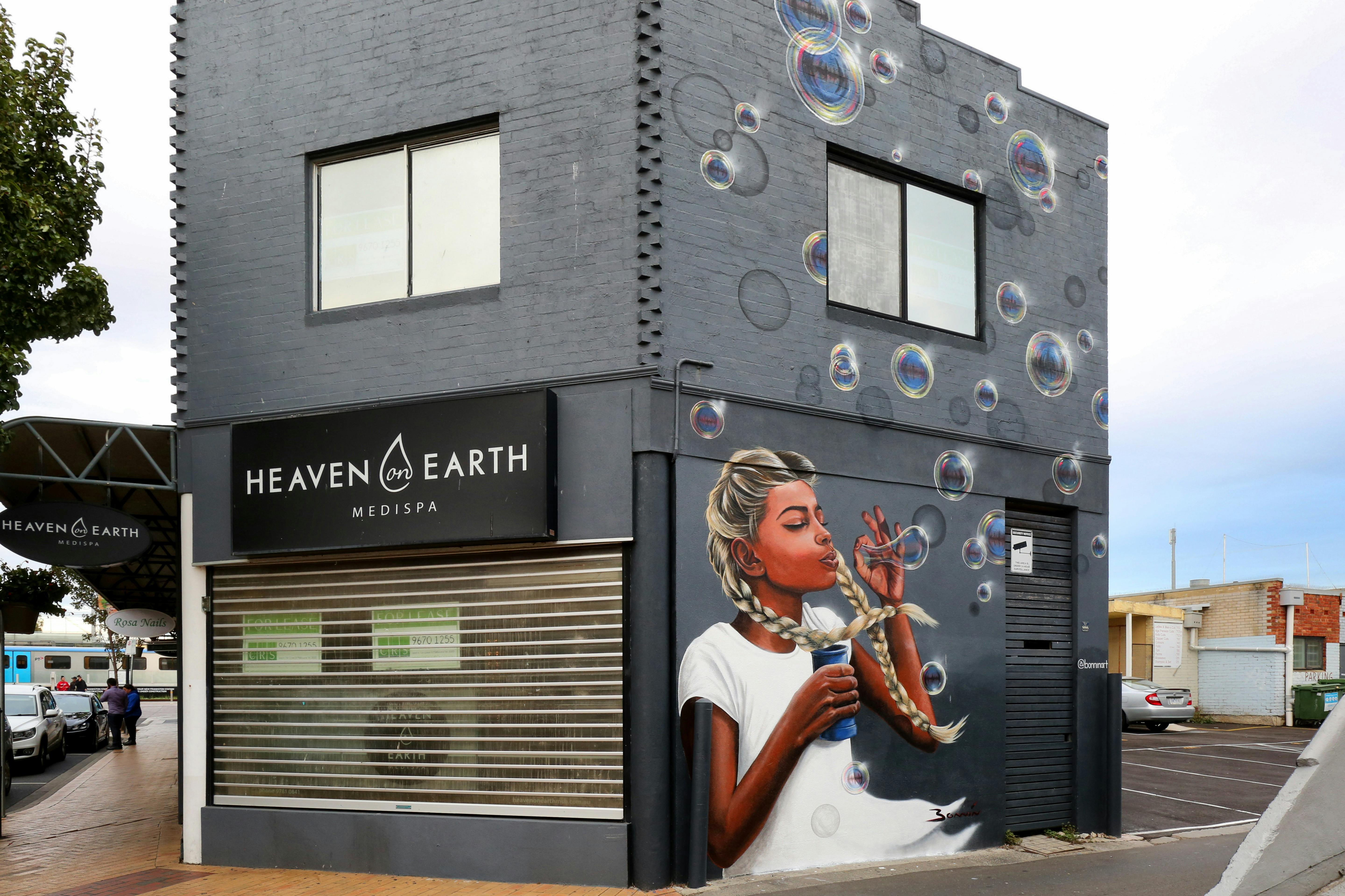 LUCY BONNIN - Mary Jayne