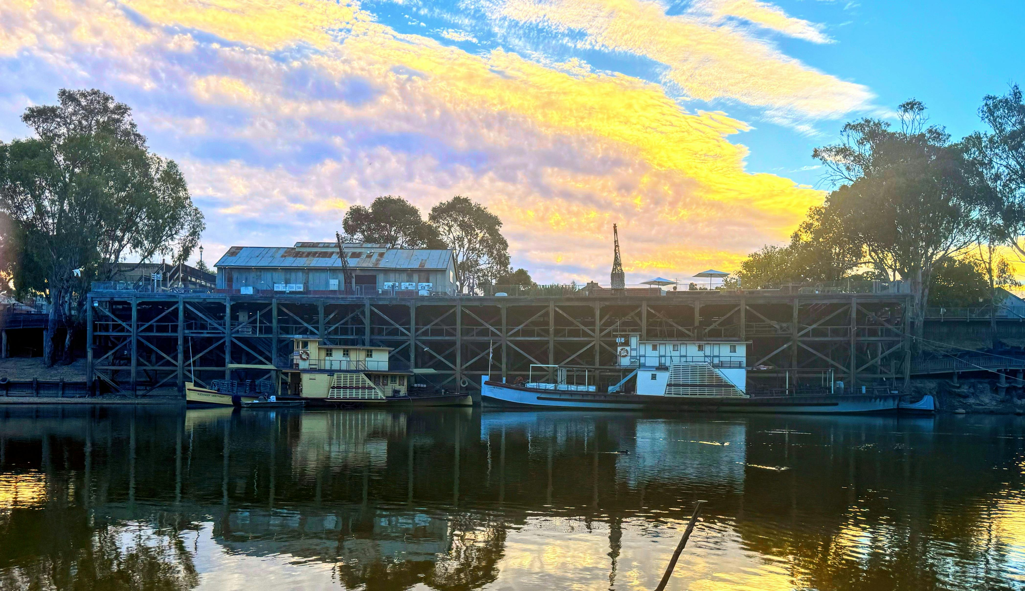 echuca wharf sunset