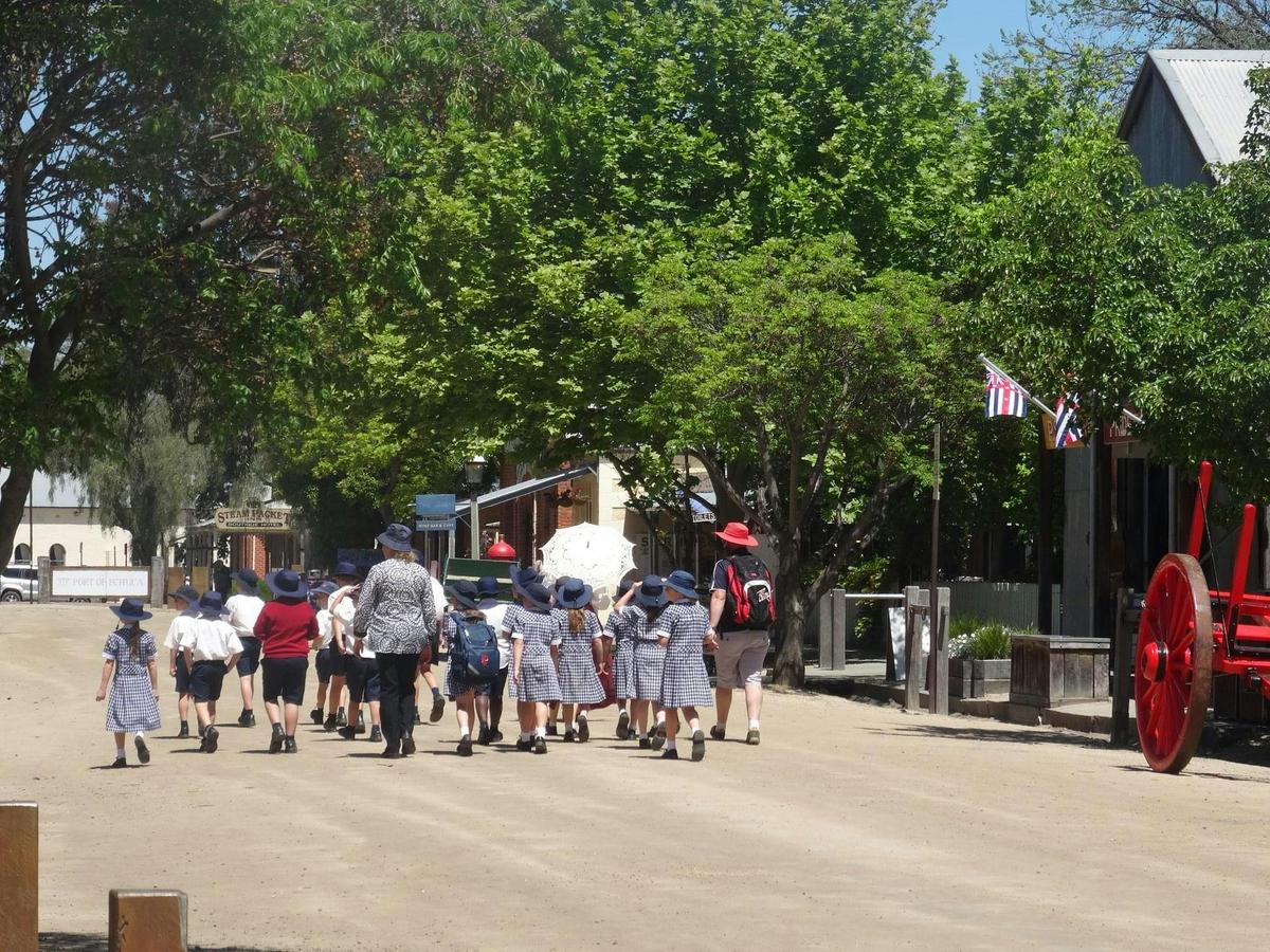 walking tour Murray esplanade