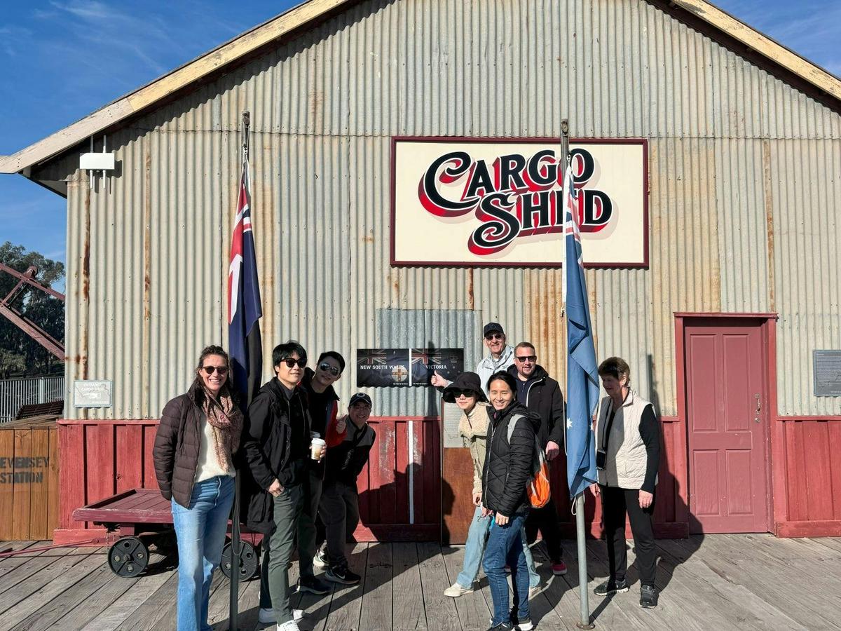 tour group on Echuca Wharf