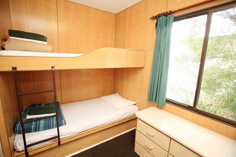 Discovery Parks - Melbourne - Economy Value Cabin - Sleeps 6