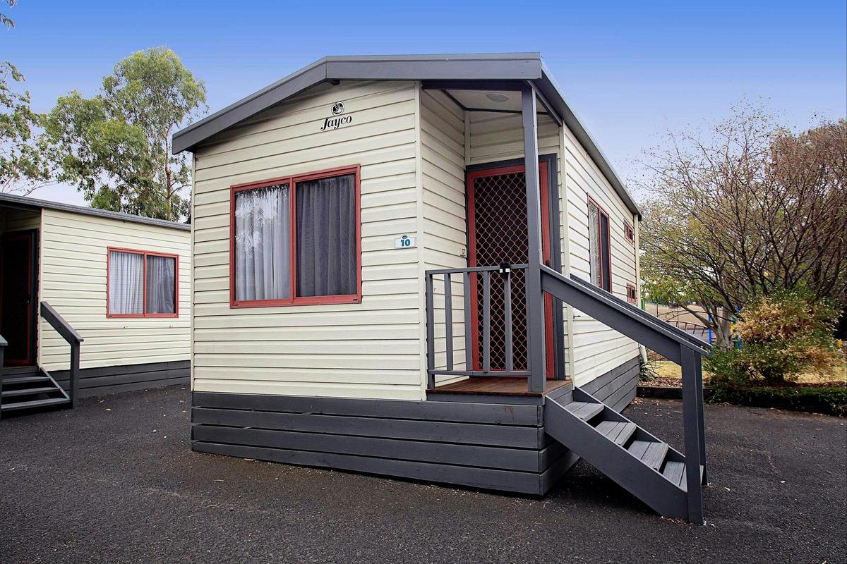 Discovery Parks - Melbourne - Economy Value Cabin - Sleeps 4