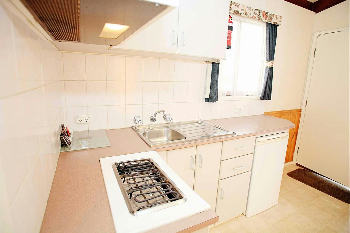 Discovery Parks Standard Holiday Cabin - Sleeps 5