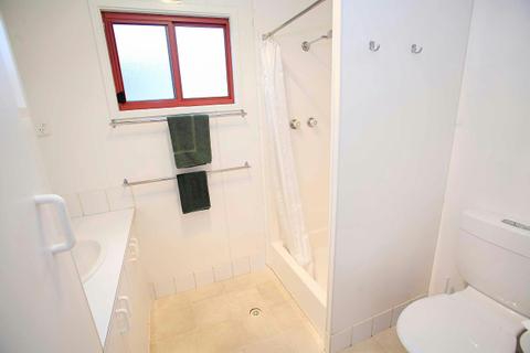 Discovery Parks Standard Holiday Cabin - Sleeps 6