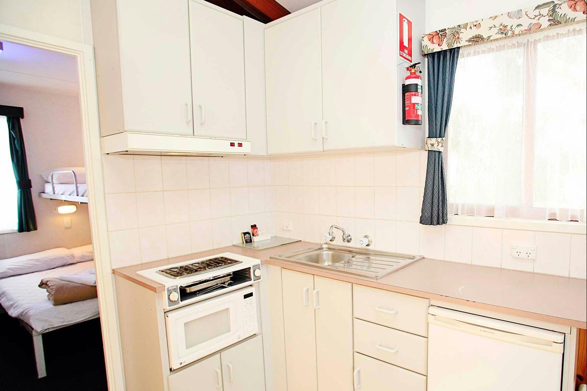 Discovery Parks Standard Holiday Cabin - Sleeps 6