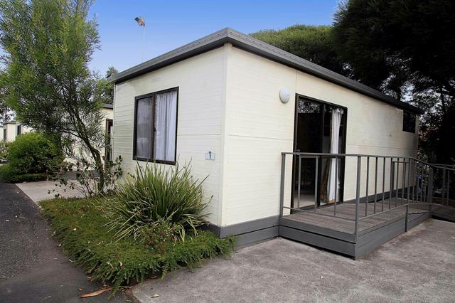 Discovery Parks - Melbourne - Economy Value Cabin - Sleeps 6