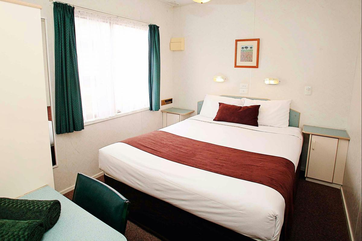 Discovery Parks Standard Holiday Cabin - Sleeps 2