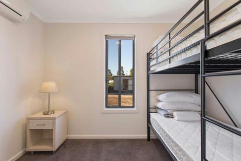 Discovery Parks - Melbourne - Deluxe 3 Bedroom Town House - Sleeps 6