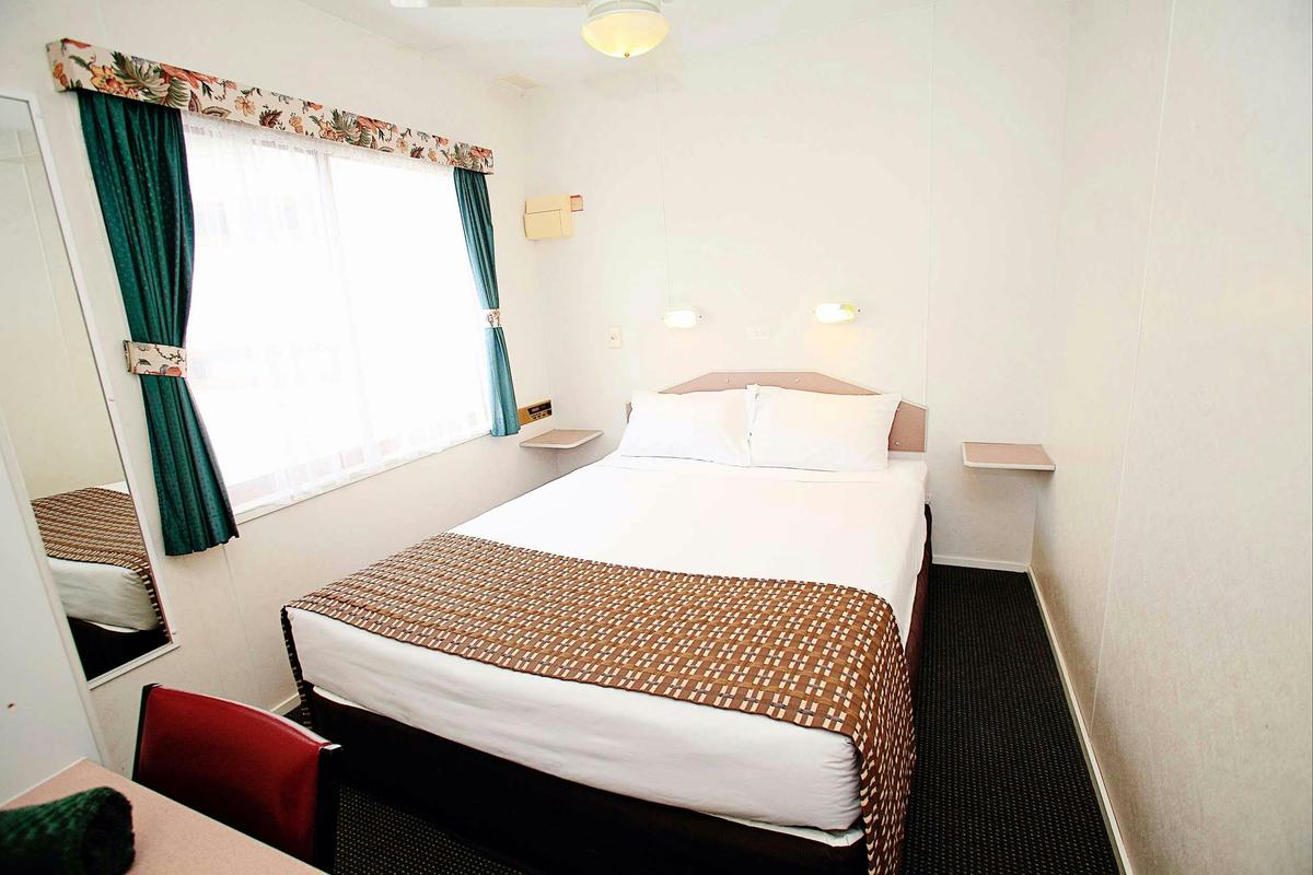 Discovery Parks Standard Holiday Cabin - Sleeps 6