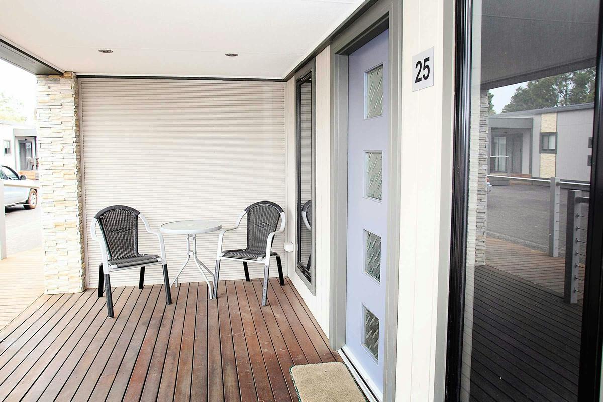 Deluxe Studio Cabin Verandah