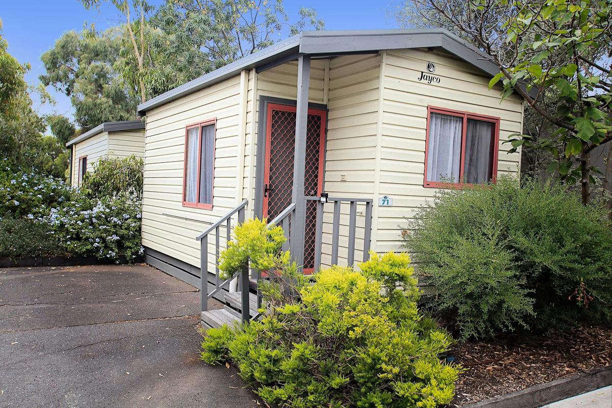 Discovery Parks - Melbourne - Economy Cabin - Sleeps 2