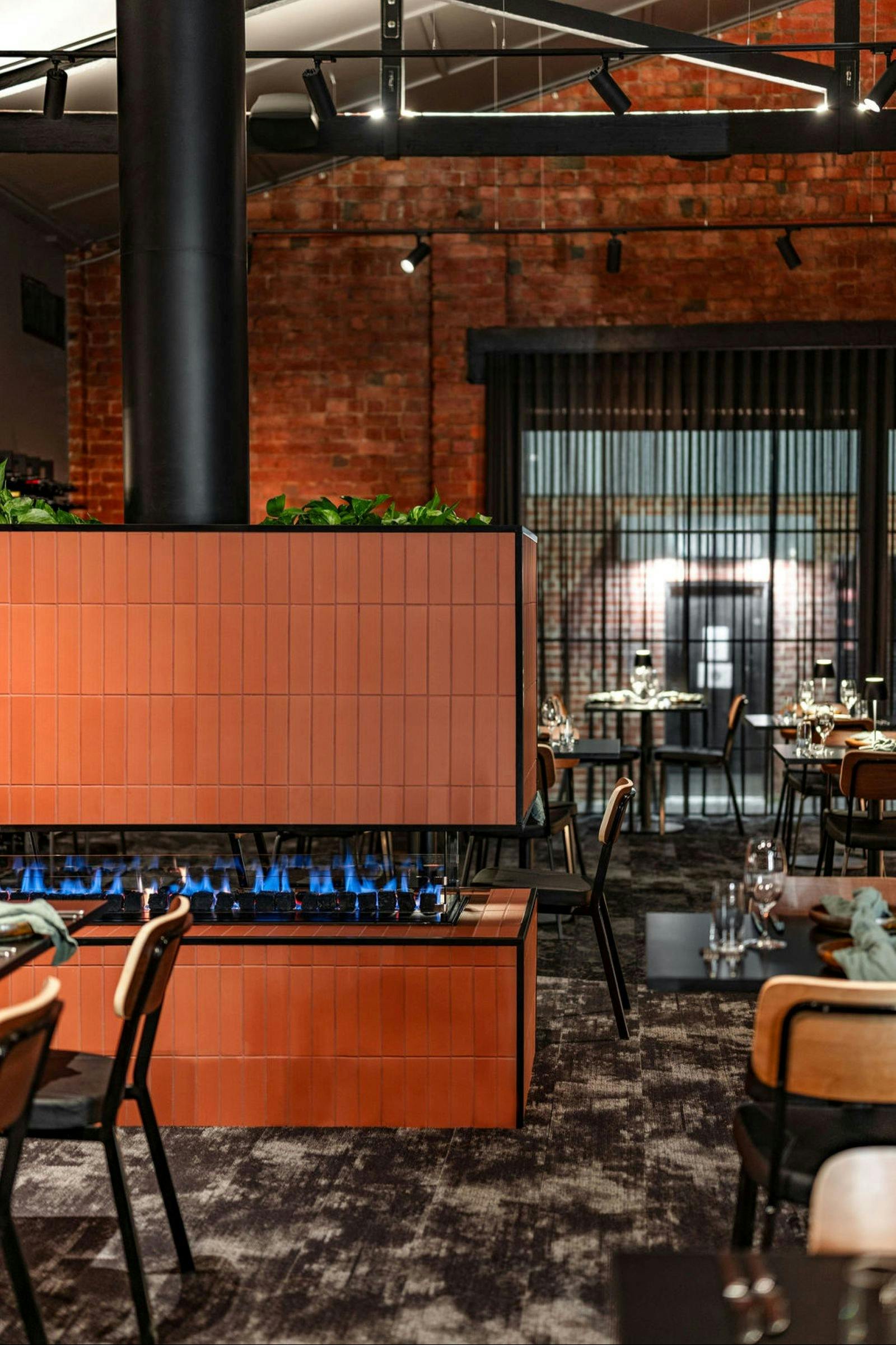 Fireplace centring Emerge Steakhouse