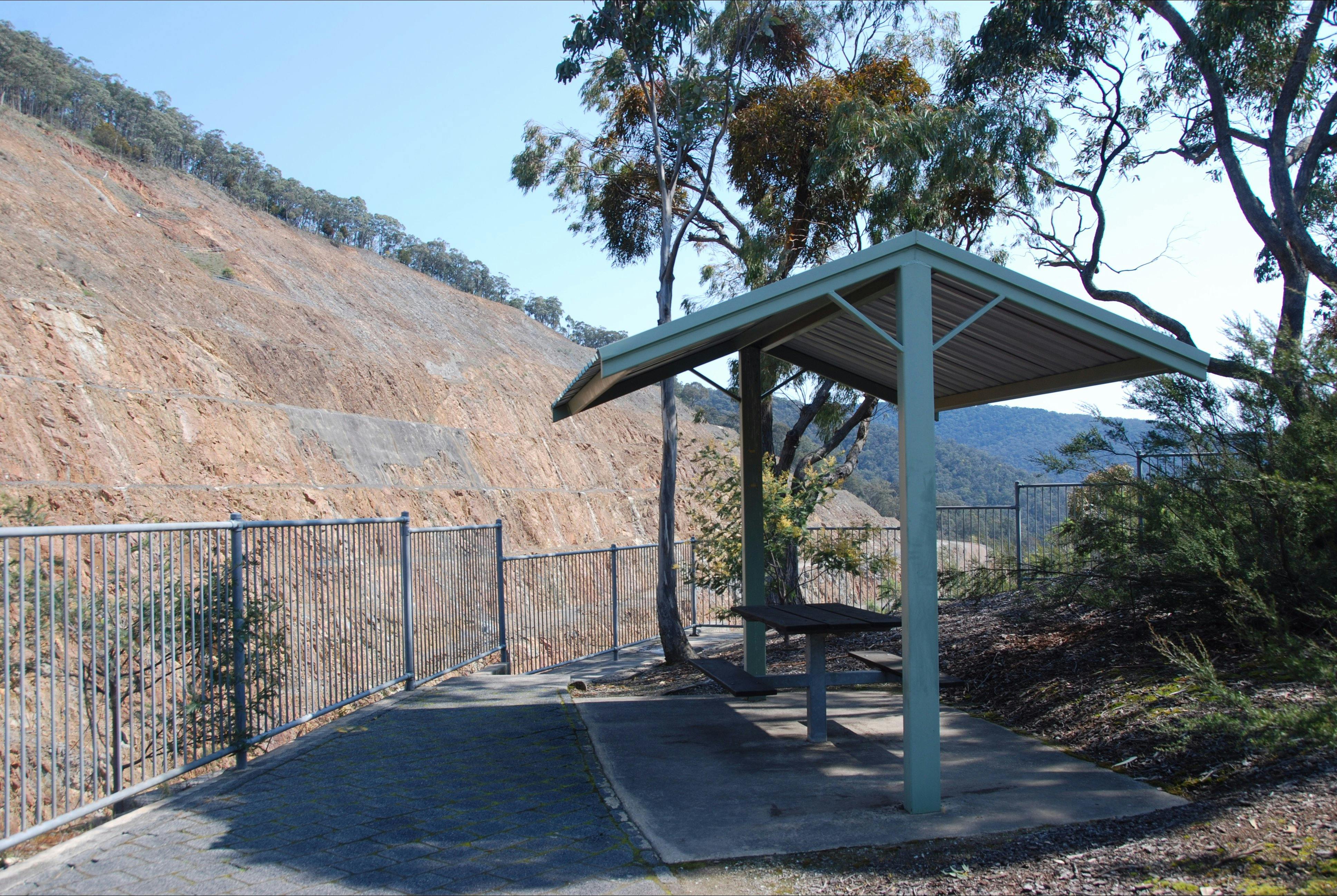 Dartmouth Dam Wall Picnic Area