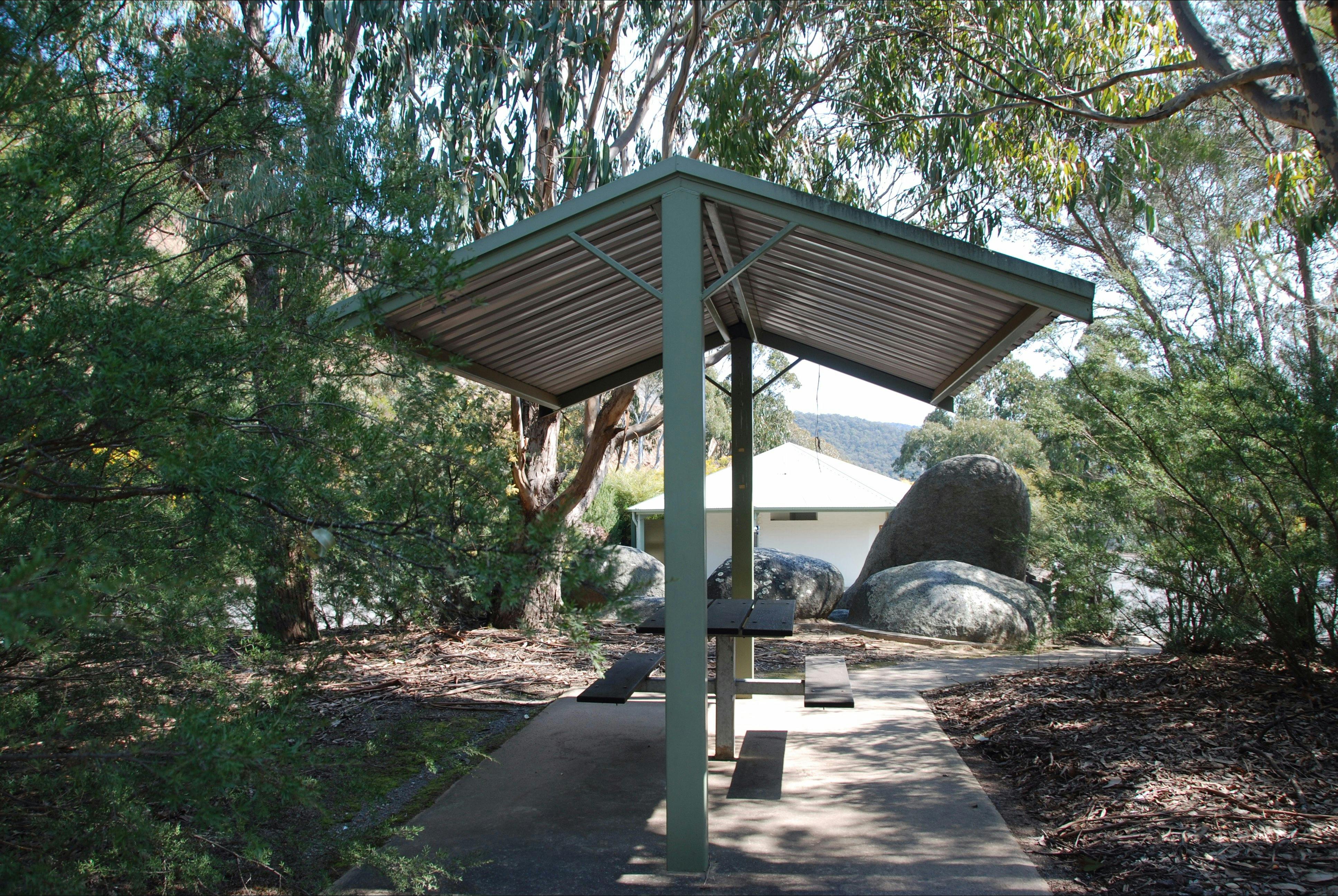 Dartmouth Dam Wall Picnic Area
