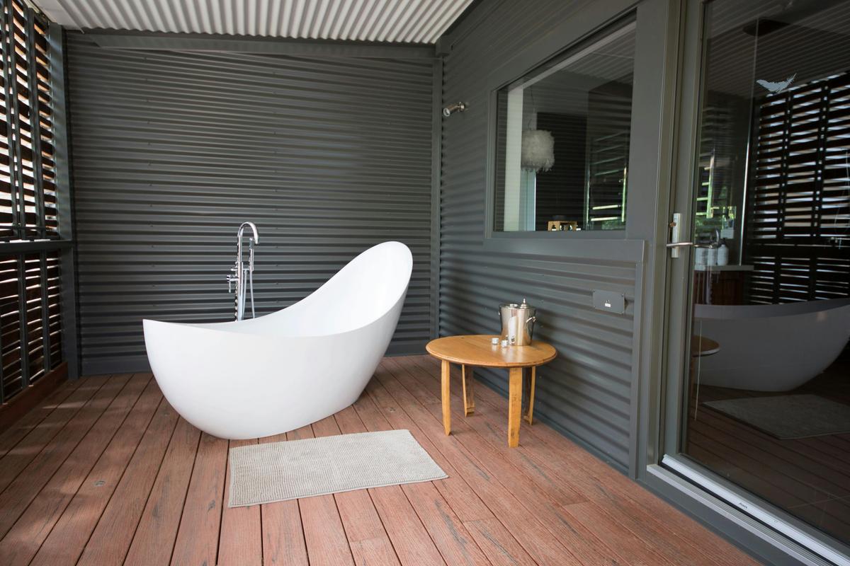 Balcony bathing - Peggy Adelaide Suite