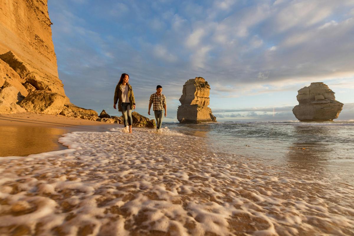 Explore Great Ocean Road and 12 Apostles