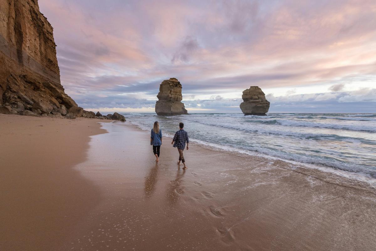 Explore Great Ocean Road and 12 Apostles