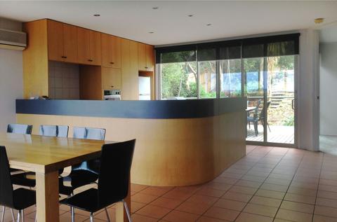 escape @ 83 Great Ocean Road Apartments