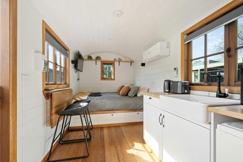 The Family Shepherd's Hut eldorado caravan park