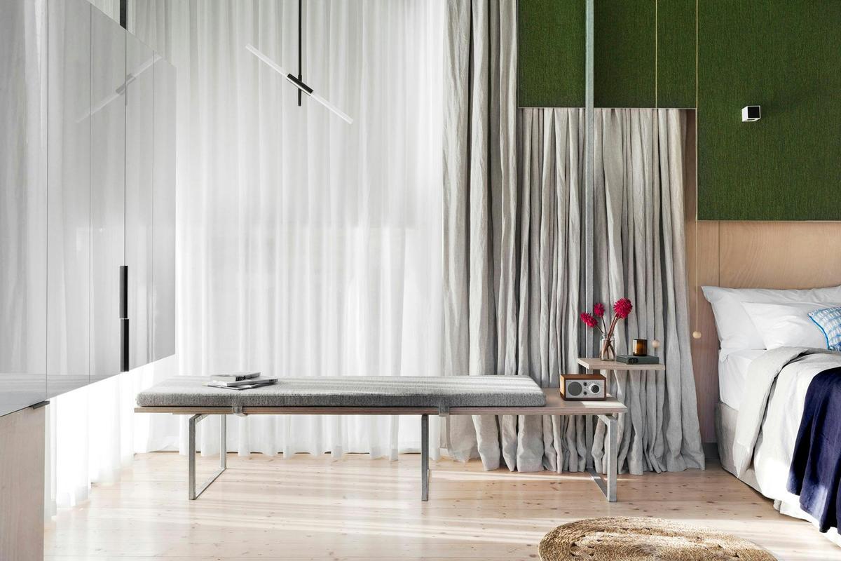 Suite 6 with day bed near window