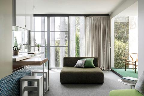 Suite 4 living area